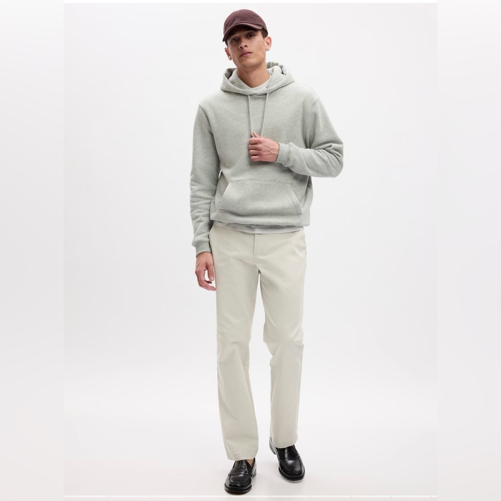 Gap men’s 31/34 straight leg khaki‎ pants with front and back pockets